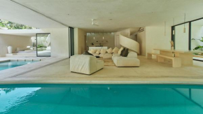 EYE OF HORUS House Design Awards Private Pool, Jacuzzi, Sauna & Terrace Top-Notch Amenities